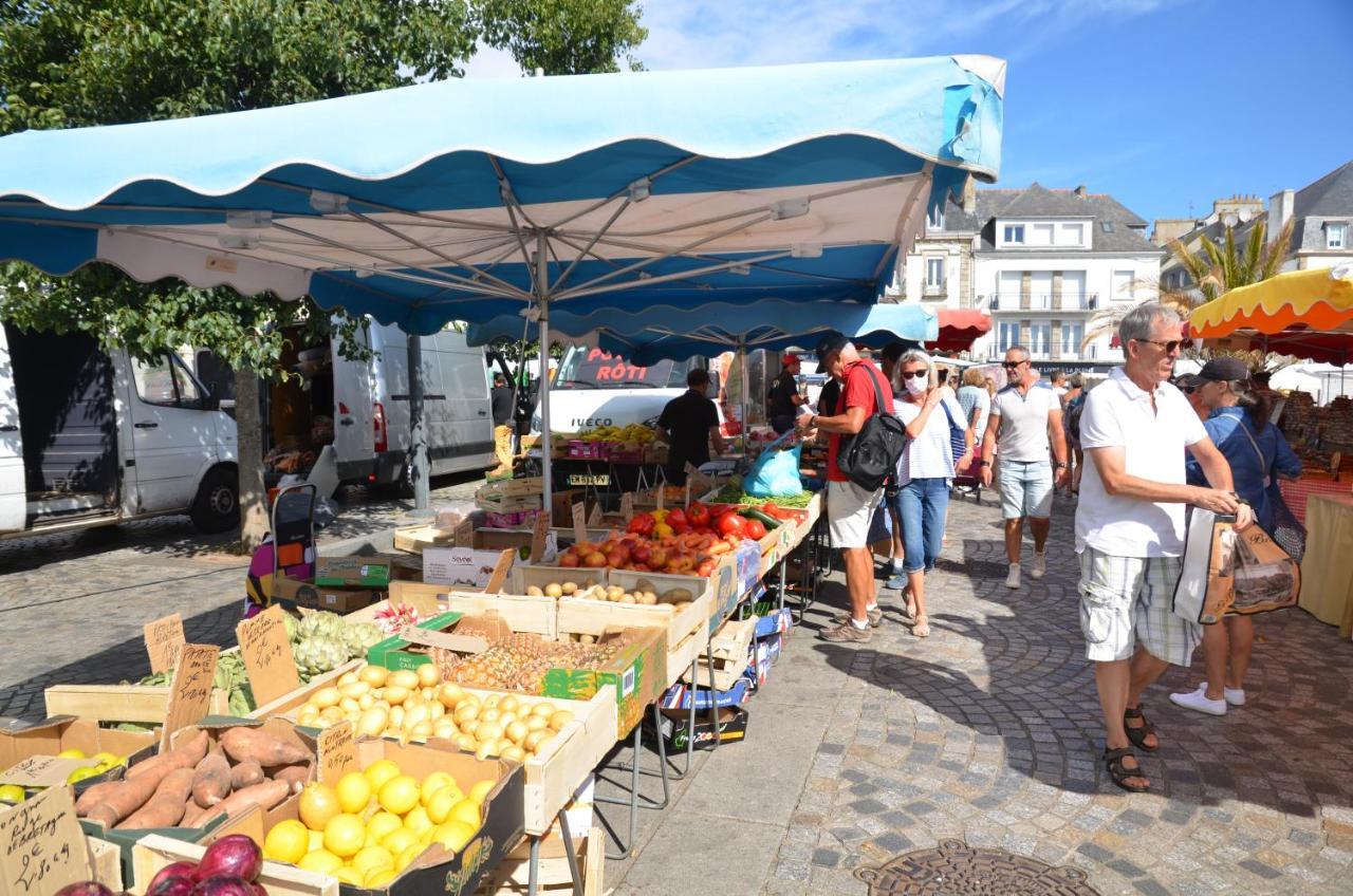 Corniche: Tranquil Seaside With Multilingual Service * Concarneau