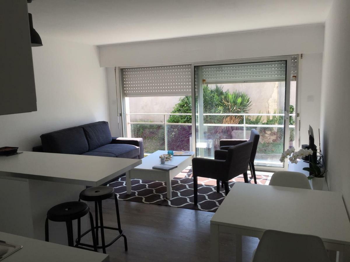 Corniche: Tranquil Seaside With Multilingual Service * Concarneau